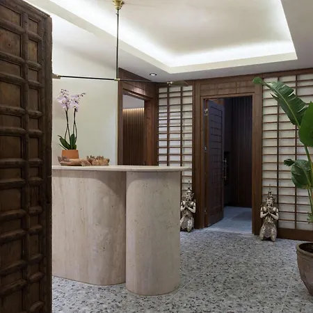 Radisson Blu Hotel, Hotel *