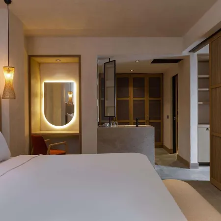 Radisson Blu Hotel, Hotel *