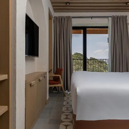 Radisson Blu Hotel, Hotel