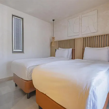 Radisson Blu Hotel, Hotel