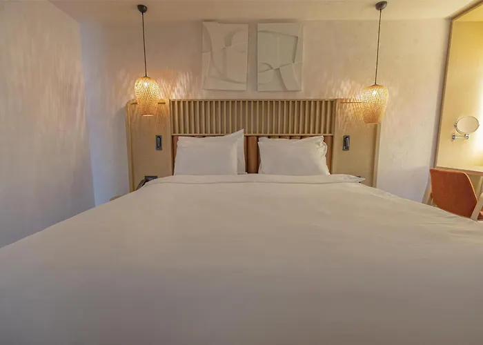 Radisson Blu Hotel, *