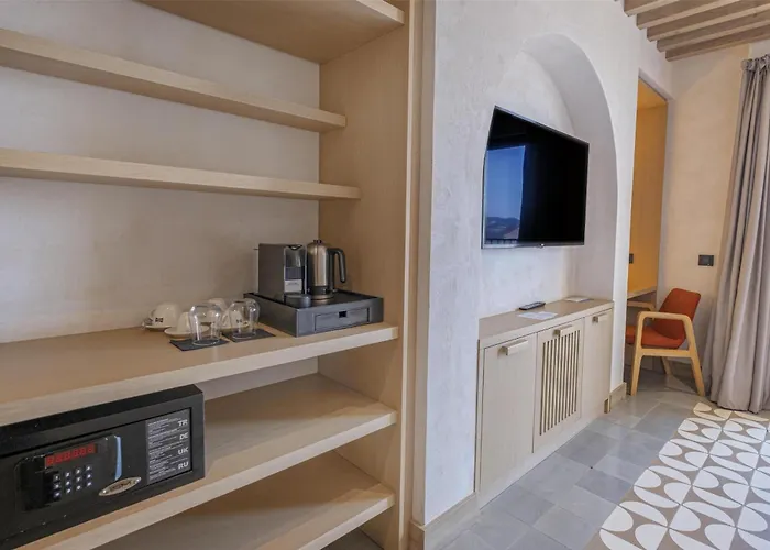 Radisson Blu Hotel, Hotel *